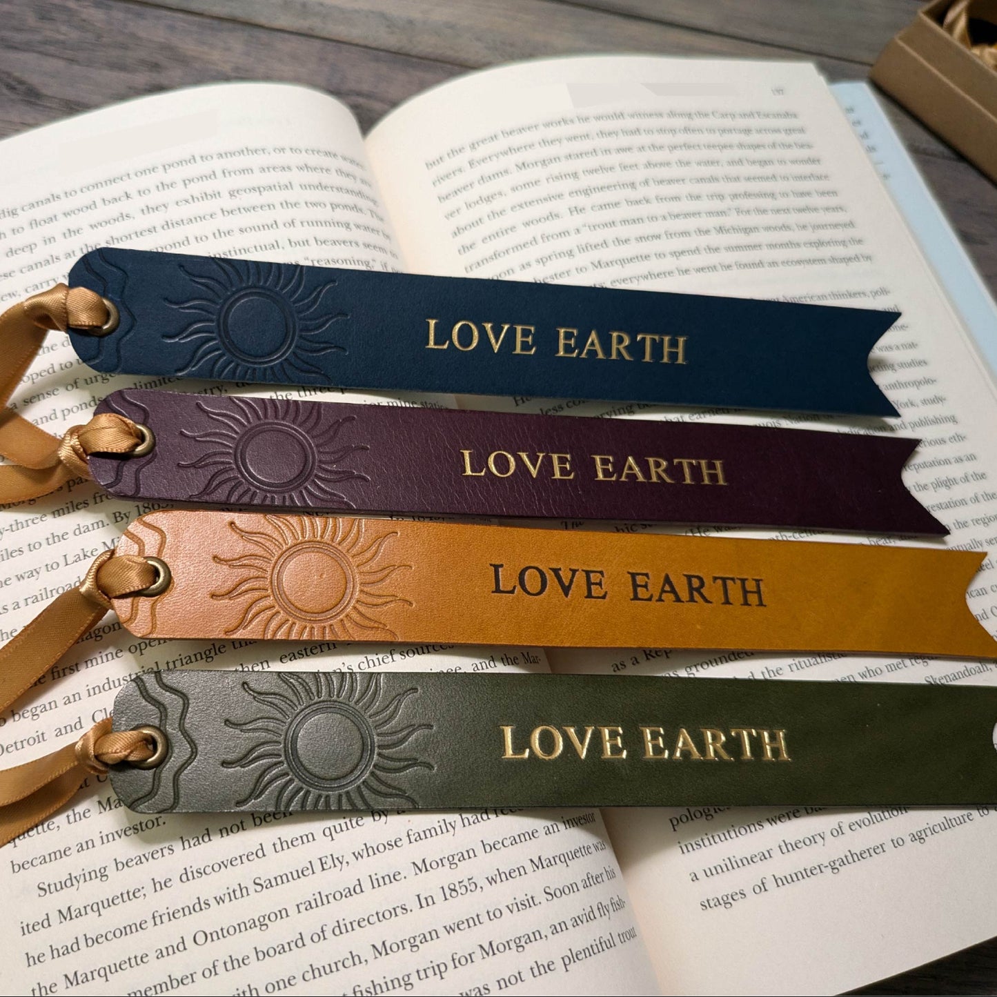 Leather Bookmark and Gemstone - Assorted Gift Sets / 10 units /$120